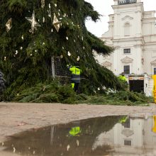 Šventės baigėsi: Kauno eglutės dekoracijos keliauja į sandėlius