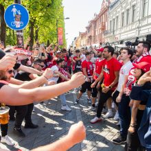 Eurolygos nuotaika Laisvės alėjoje: graikų dainos ir šokiai