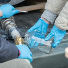 Prie nemokamo pieno Kaune nutįso eilės: perdirbėjai jau žada didinti supirkimo kainas