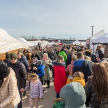 Sausakimšoje Kaziuko mugėje Kaune – šypsenos, derybos, aimanos ir stipruolis V. Blekaitis