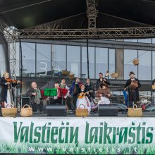 Sausakimšoje Kaziuko mugėje Kaune – šypsenos, derybos, aimanos ir stipruolis V. Blekaitis