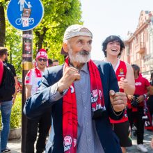 Eurolygos nuotaika Laisvės alėjoje: graikų dainos ir šokiai