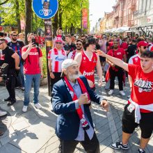 Eurolygos nuotaika Laisvės alėjoje: graikų dainos ir šokiai