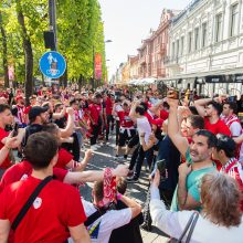 Eurolygos nuotaika Laisvės alėjoje: graikų dainos ir šokiai