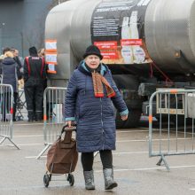 Ūkininkai tęsia protestą: kauniečiams išdalytas rekordinis kiekis pieno