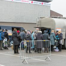 Ūkininkai tęsia protestą: kauniečiams išdalytas rekordinis kiekis pieno