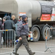 Ūkininkai tęsia protestą: kauniečiams išdalytas rekordinis kiekis pieno