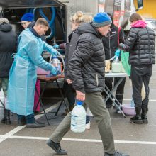 Ūkininkai tęsia protestą: kauniečiams išdalytas rekordinis kiekis pieno