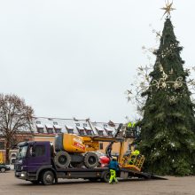 Šventės baigėsi: Kauno eglutės dekoracijos keliauja į sandėlius