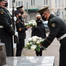 Karo akademijos kariūnai pagerbė žuvusių ir mirusių karių atminimą