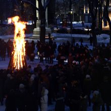 Kaune liepsnojo Laisvės gynėjams skirti laužai 