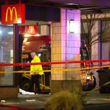 JAV per šaudynes prie „McDonald’s“ žuvo moteris, peršautas vaikas