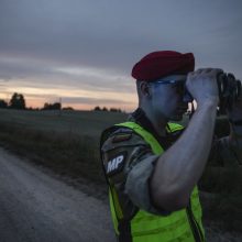 Naktinis patrulis: dar daugiau karių saugo Lietuvos sieną su Baltarusija