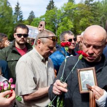 Konservatoriai vėl kelia klausimą dėl Georgijaus juostelių draudimo