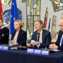 R. Karbauskis ir į EP išrinkti „valstiečių“ atstovai konferencijoje nepasirodė