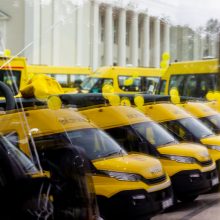 Mokykloms perduota beveik pusė šimto geltonųjų autobusų