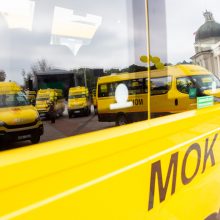 Mokykloms perduota beveik pusė šimto geltonųjų autobusų