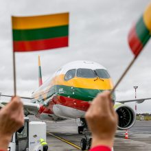Jau nutūpė Vilniuje: dangų raižys trispalve papuoštas lėktuvas