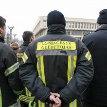 Ugniagesiai didesnių pinigų negavo: žada rengti protestus kas savaitę