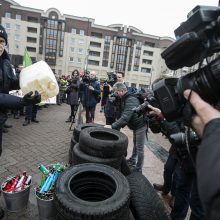 Ugniagesiai didesnių pinigų negavo: žada rengti protestus kas savaitę