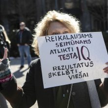 Prie Seimo – protestas prieš karantiną