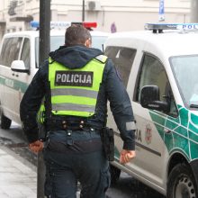 Prie Kauno kavinės liejosi kraujas: vyrai santykius aiškinosi kumščiais ir lazda