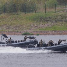 Lietuva mokosi iš karo Ukrainoje: kariai treniravosi atremti hibridines grėsmes