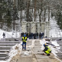 Vilnius nepaiso JT komiteto perspėjimų: pradėtos ardyti sovietinės skulptūros