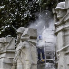 Vilnius nepaiso JT komiteto perspėjimų: pradėtos ardyti sovietinės skulptūros