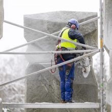 Vilnius nepaiso JT komiteto perspėjimų: pradėtos ardyti sovietinės skulptūros