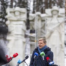 Vilnius nepaiso JT komiteto perspėjimų: pradėtos ardyti sovietinės skulptūros