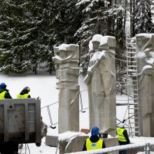 Vilniaus Antakalnio kapinėse nukeltos sovietinės skulptūros