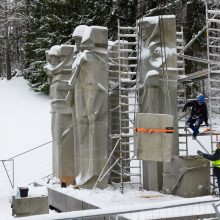 Vilniaus Antakalnio kapinėse nukeltos sovietinės skulptūros