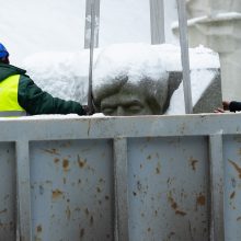 Vilniaus Antakalnio kapinėse nukeltos sovietinės skulptūros