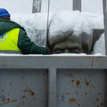 Vilniaus Antakalnio kapinėse nukeltos sovietinės skulptūros