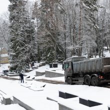 Vilniaus Antakalnio kapinėse nukeltos sovietinės skulptūros