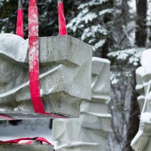 Vilniaus Antakalnio kapinėse nukeltos sovietinės skulptūros