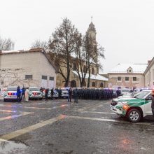 Policijai – 38 nauji automobiliai, vieną jų perduos kolegoms Ukrainoje