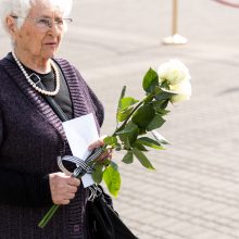 Atsisveikinimas su A. Adamkiene: išreikšti pagarbą plūdo žmonės iš visos Lietuvos