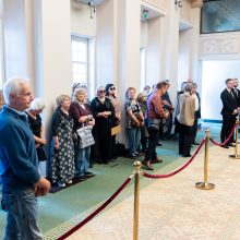 Atsisveikinimas su A. Adamkiene: išreikšti pagarbą plūdo žmonės iš visos Lietuvos