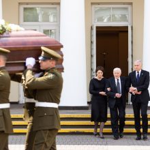 Atsisveikinimas su A. Adamkiene: išreikšti pagarbą plūdo žmonės iš visos Lietuvos