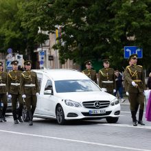 Atsisveikinimas su A. Adamkiene: išreikšti pagarbą plūdo žmonės iš visos Lietuvos