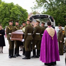 Atsisveikinimas su A. Adamkiene: išreikšti pagarbą plūdo žmonės iš visos Lietuvos