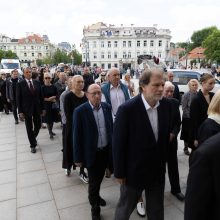 Atsisveikinimas su A. Adamkiene: išreikšti pagarbą plūdo žmonės iš visos Lietuvos