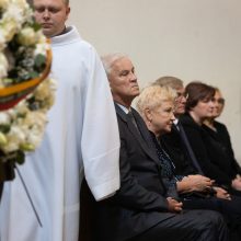 Atsisveikinimas su A. Adamkiene: išreikšti pagarbą plūdo žmonės iš visos Lietuvos