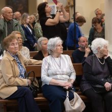 Atsisveikinimas su A. Adamkiene: išreikšti pagarbą plūdo žmonės iš visos Lietuvos