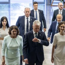 Prezidentas apie „čekiukų skandalą“: piktina keisti paaiškinimai ir atsakomybės neigimas