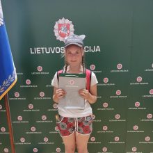 Džiaugiasi Lietuvos jaunimu: mokinė rado piniginę ir nedvejodama atnešė į policiją
