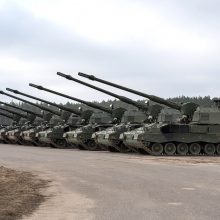 Lietuvos kariuomenė sustiprino artileriją: gavo visas 18 savaeigių haubicų