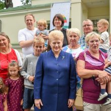 Prezidentė džiaugiasi: Lietuvoje mažėja vaikų namų